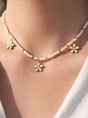 Daisy Flower Beaded Necklace – White & Yellow Beads with Gold Accents - Jewelry